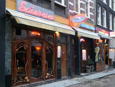 Saturnino, Amsterdam